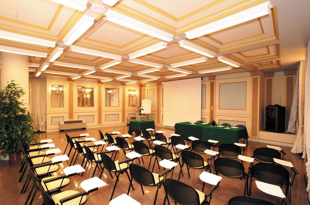 Albergo Italia Новара Экстерьер фото
