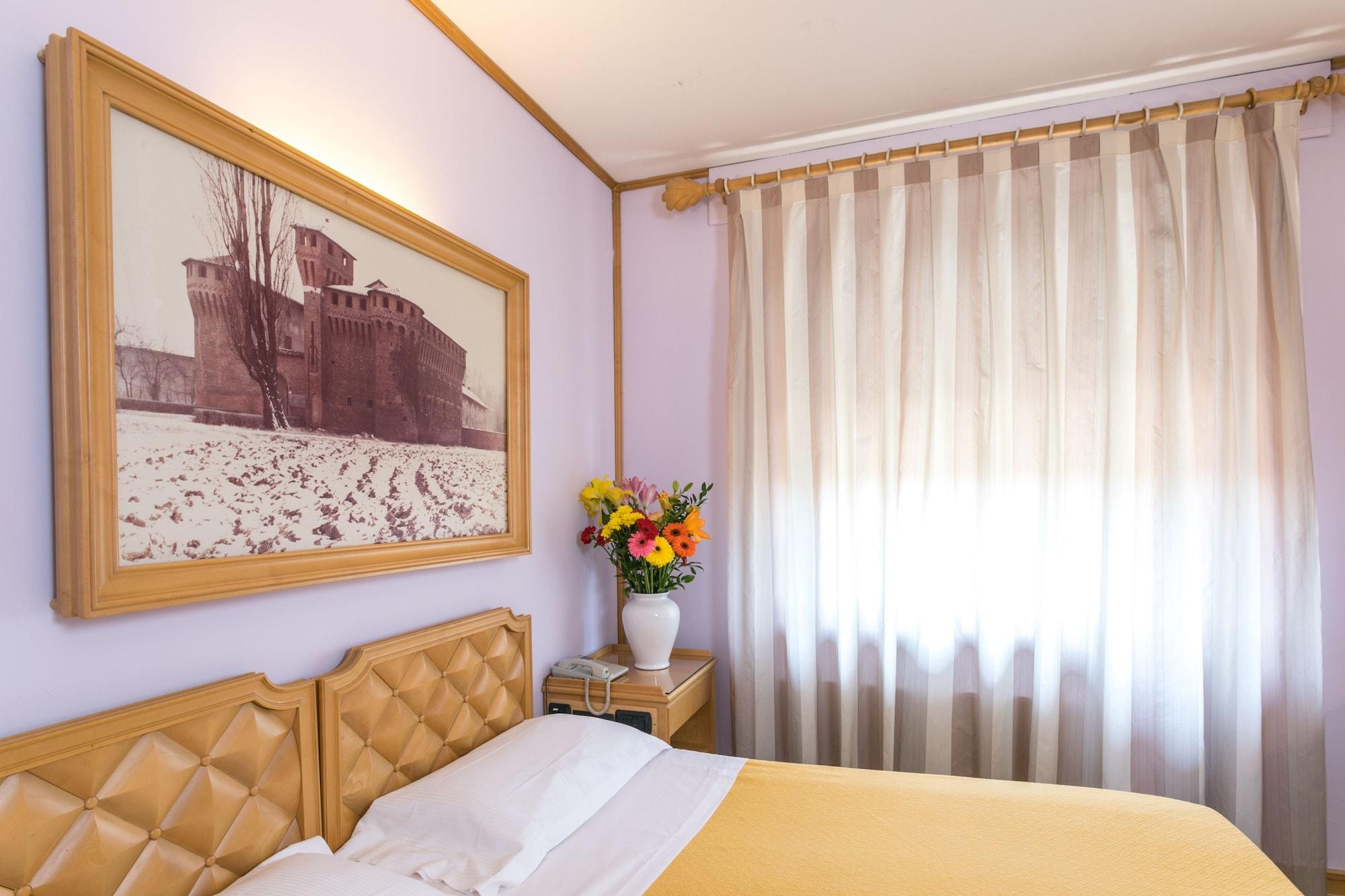Albergo Italia Новара Экстерьер фото