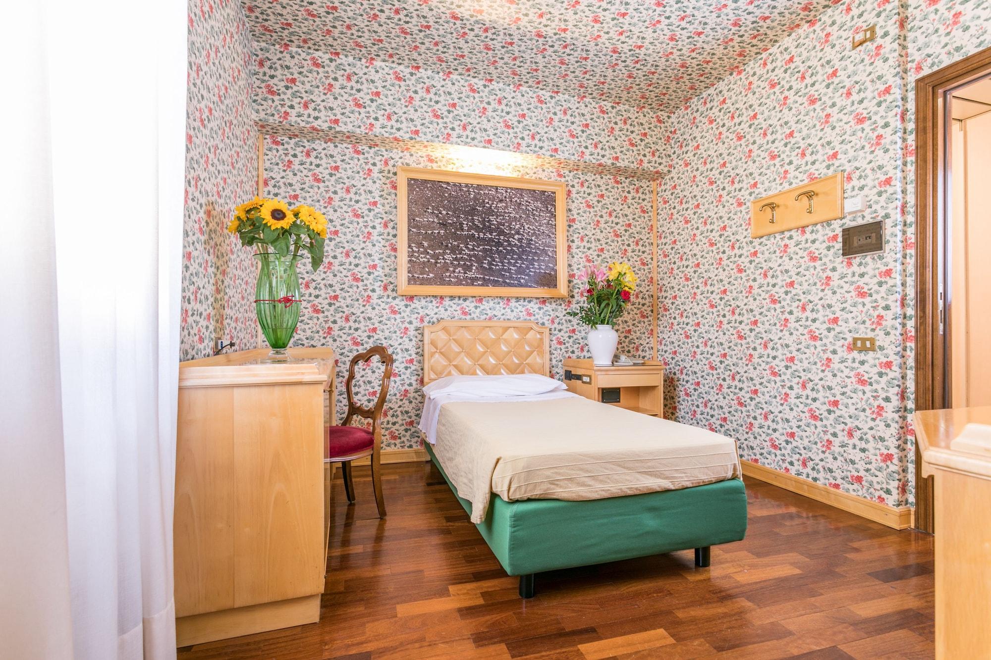 Albergo Italia Новара Экстерьер фото