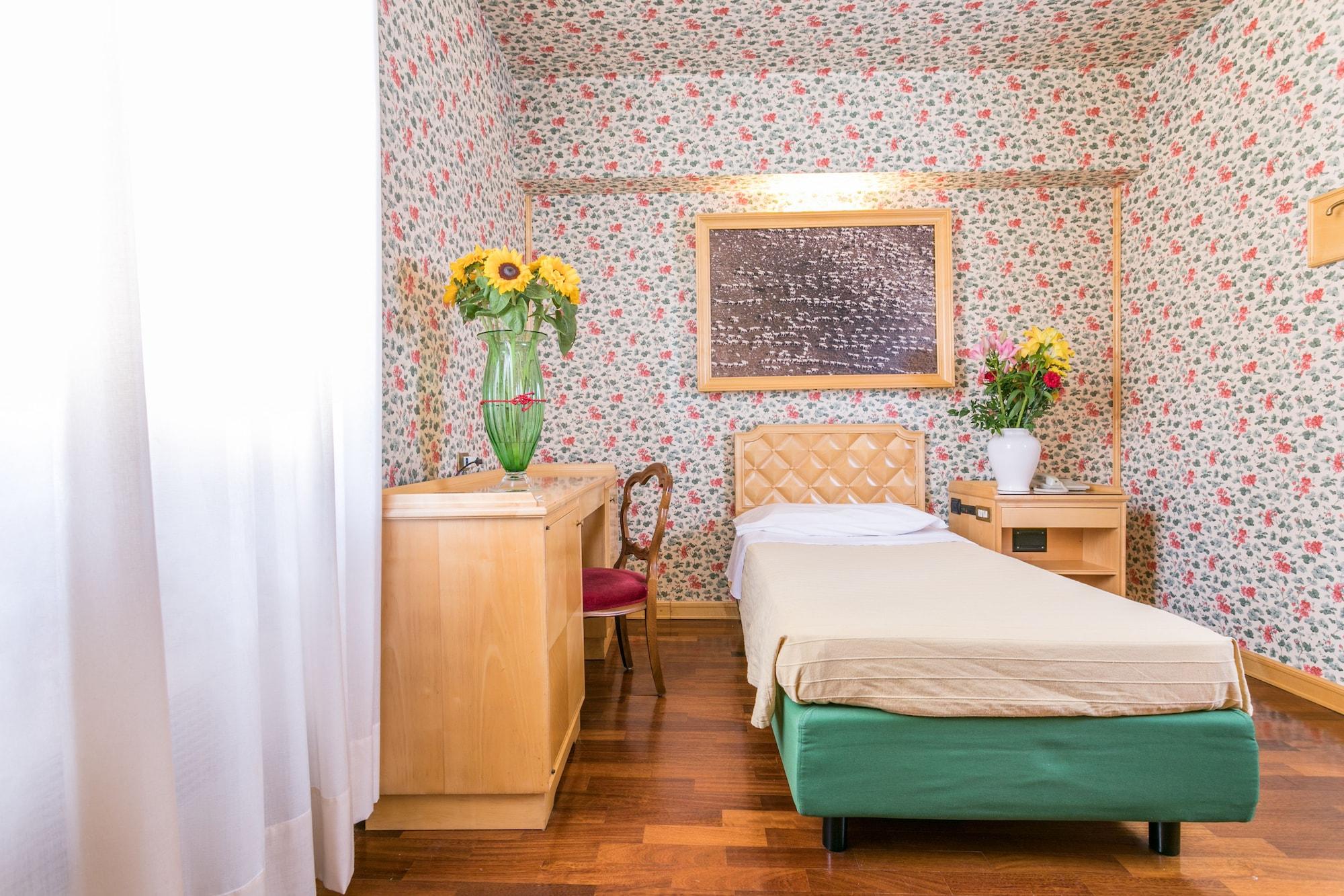 Albergo Italia Новара Экстерьер фото