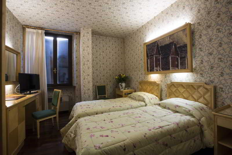 Albergo Italia Новара Экстерьер фото