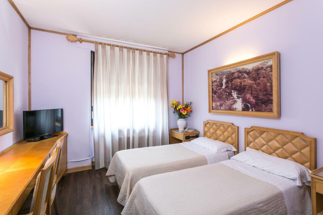 Albergo Italia Новара Экстерьер фото
