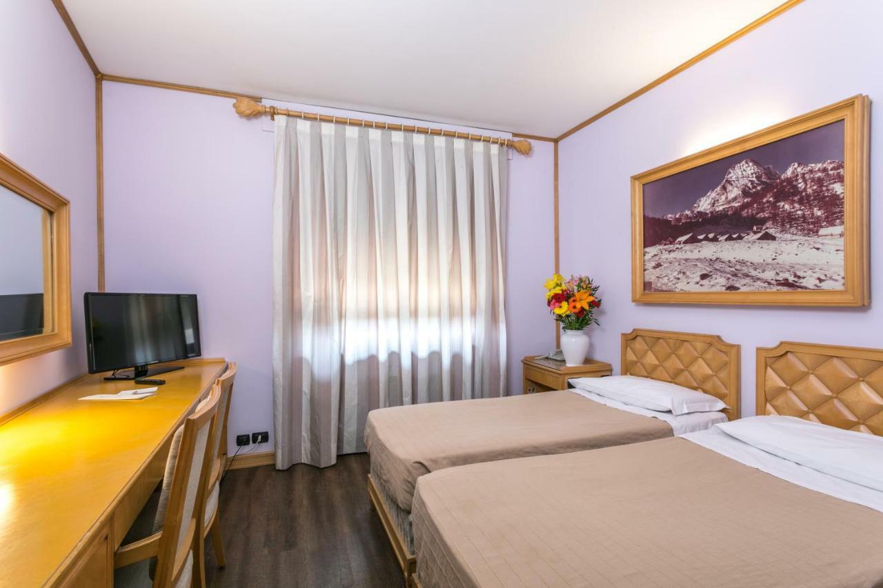 Albergo Italia Новара Экстерьер фото